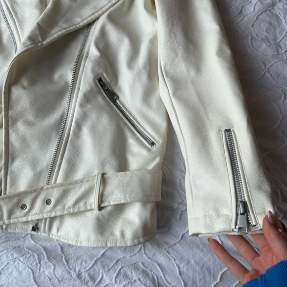 PrettyLittleThing Off White Leather Jacket Asymmetrical Zipper Silver - Picture 7 of 12